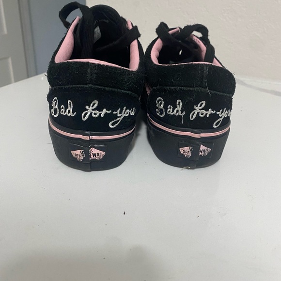 Vans.  Lazy Oaf Black and Pink Heart Sneakers - Picture 2 of 5